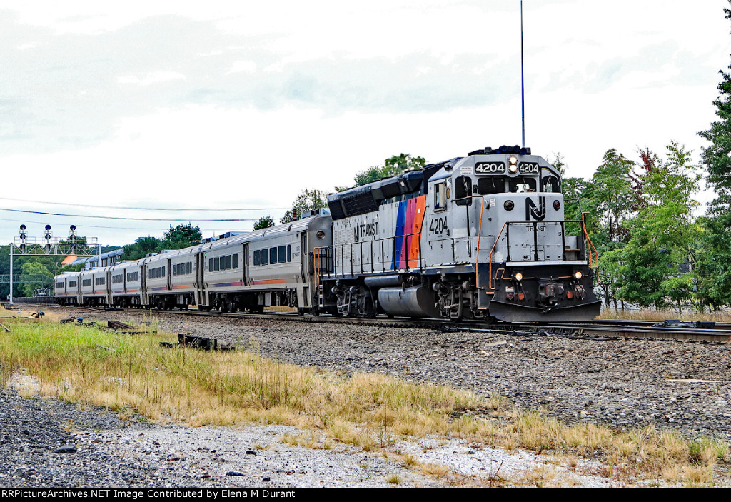 NJT 4204 on train 1211